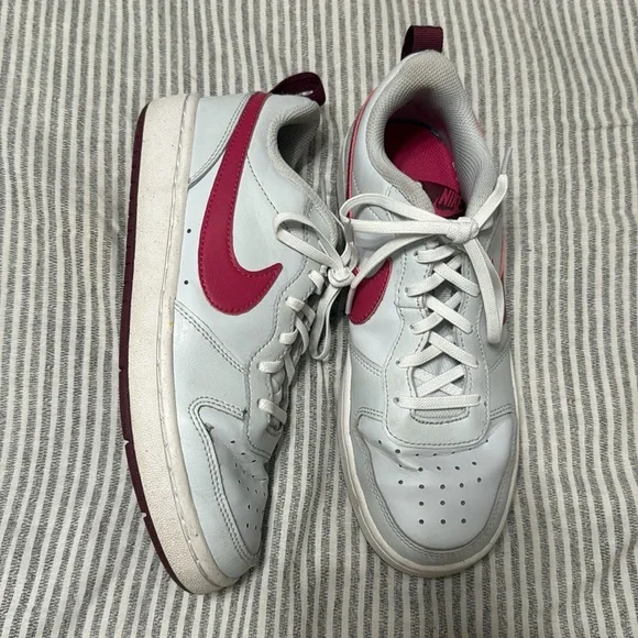 Nike Sneakers in White and Pink - Picture 2 of 5